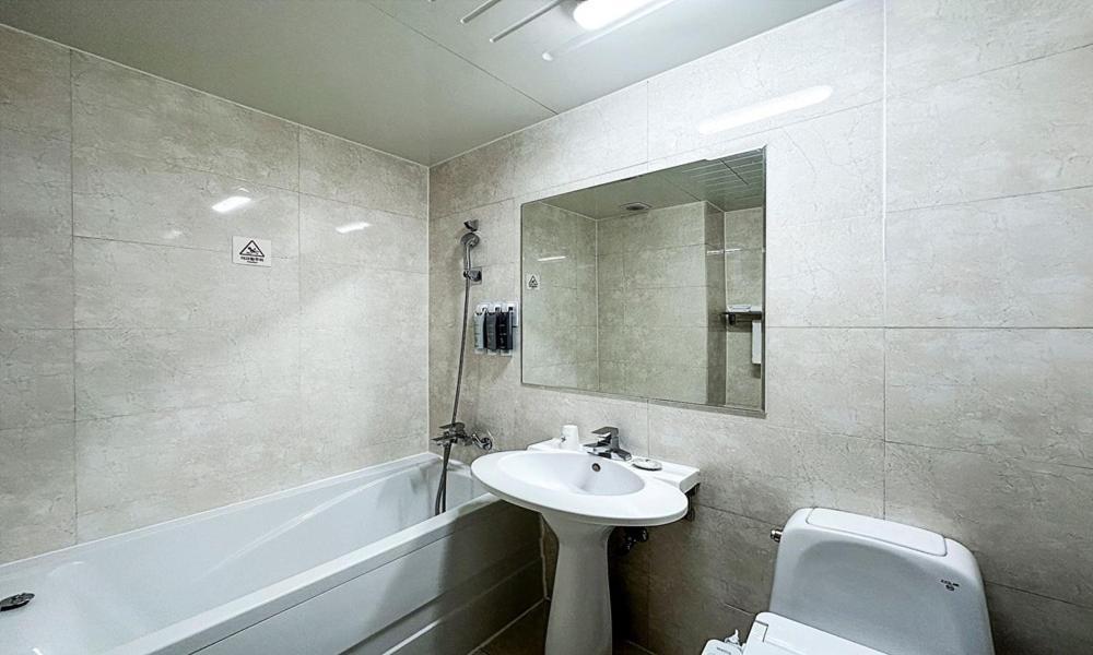 Gumi Time Hotel Room photo